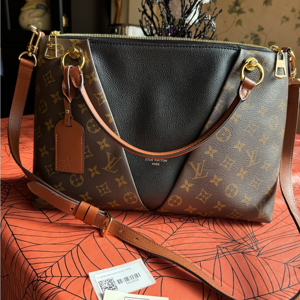 Louis Vuitton Monogram V Tote Black W Tags